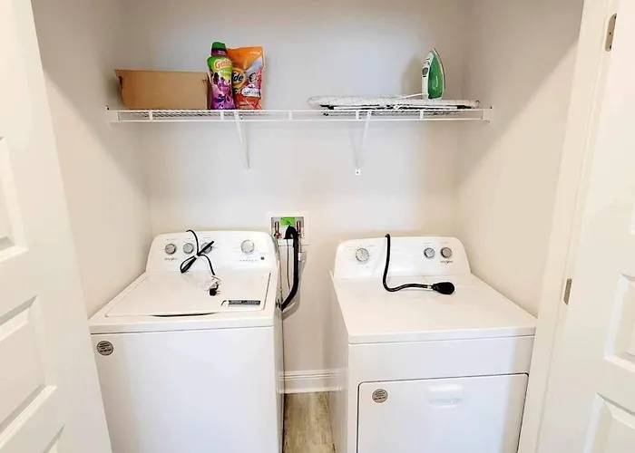 Turnkey Coastal Luxury Townhome Ev Ready Apartment *