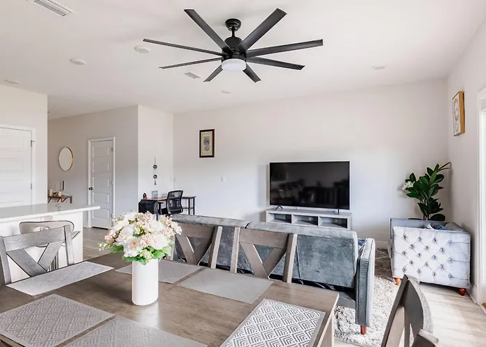 Turnkey Coastal Luxury Townhome Ev Ready Apartment *
