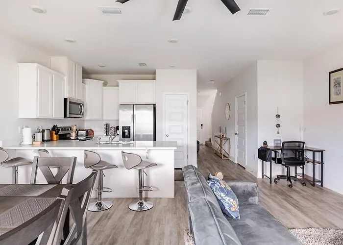 Turnkey Coastal Luxury Townhome Ev Ready Apartment