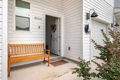 Turnkey Coastal Luxury Townhome Ev Ready Apartment *
